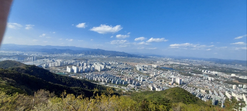 성암산 정상에서 바라본 경산
