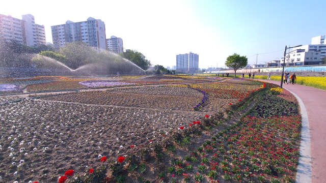 옥곡동 남천 강변공원