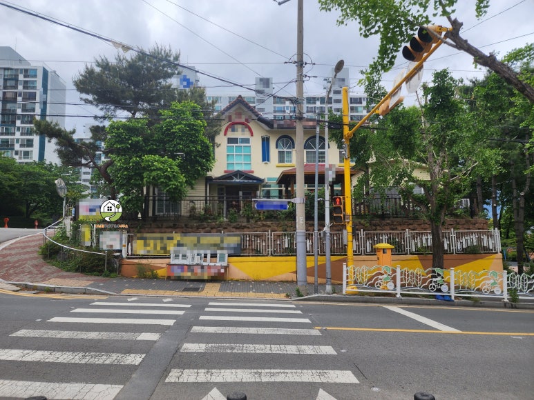 [매매 7억9,000만 원] 경산 옥산동 2층 유치원 토지·건물 매매, 근린생활시설 및 노인주간보호센터 업종 추천 매물